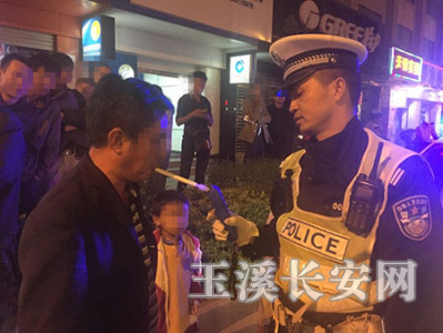 交警直属大队开展“五一”前道路交通安全专项行动