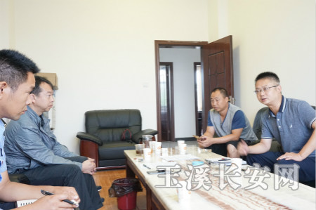 县委常委政法委书记马浩一行到九村镇督导检查两车智能防盗系统安装