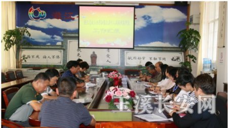 澄江县预防青少年调研调研组到凤山板报犯罪-小学教育惠民小学图片