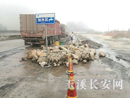 昆磨高速27公里长下坡加水站改造升级 驾驶员