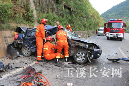 峨山交通事故救援