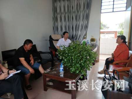 李乔有深入华宁县盘溪镇党建联系点指导工作