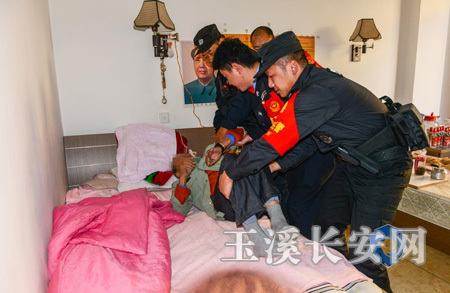 喝酒敬老总_喝酒的图片真实照片(2)