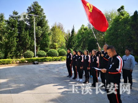 人社局开展清明祭英烈活动