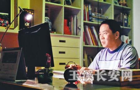 “古楼警长”李正平在和网民交流