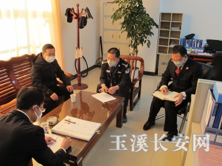 12在监狱召开座谈会