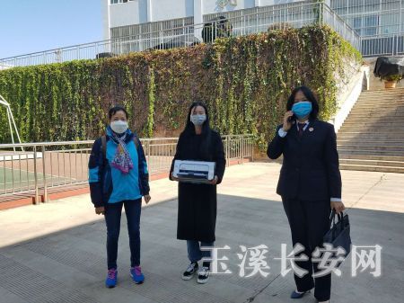 玉溪市关工委合适成年人李莲馥、澄江检察院未检察检察官刘丹到玉溪市看守所进行讯问