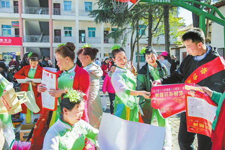 玉溪市司法局组织法治宣传员到红塔区冯井社区开展迎新春宣传活动