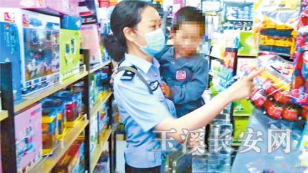 交警队里的“柴妈妈”用爱温暖被解救男孩