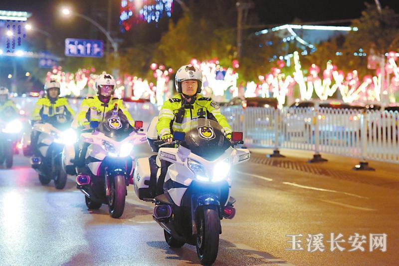 交管部门全警上岗