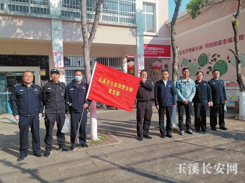 开展社区服务活动 赵晶 摄