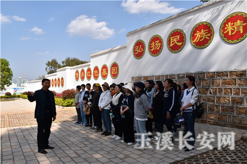 2)3月11日,组织女干警开展红色教育