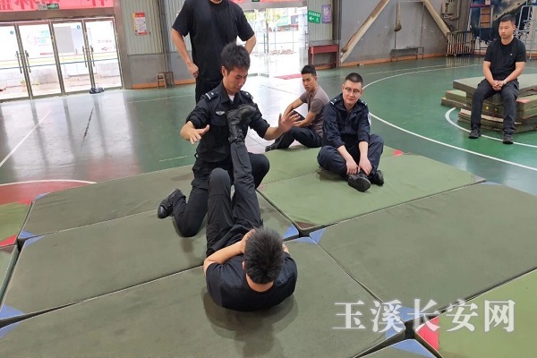 齨3