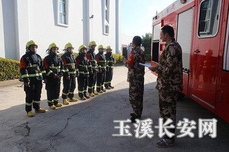 学校训练馆突起"大火" 江川消防20分钟"扑灭"